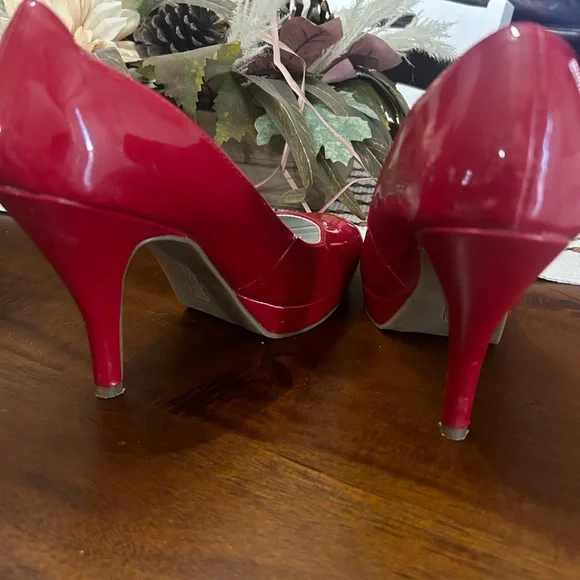 Chic Red Patent Leather Style Pump Heels Unlisted Cherry - Picture 7 of 8